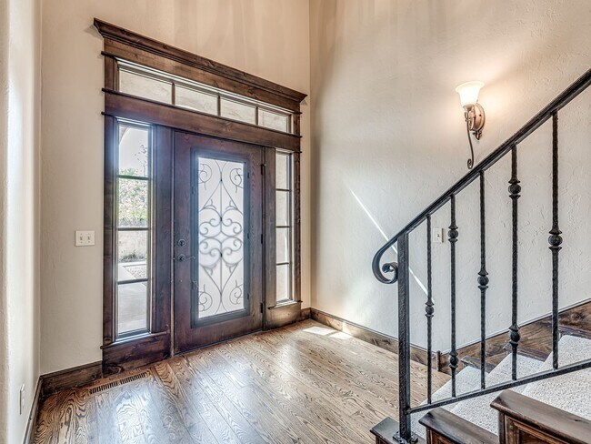 Building Photo - Luxury Townhome in Edmond + Near Rose Cree...