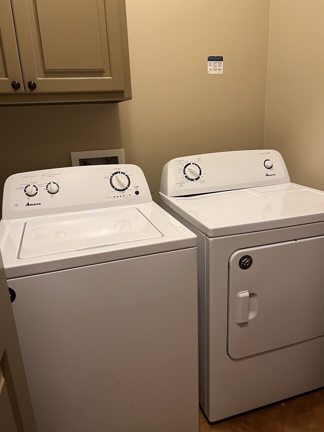 Building Photo - 3266 Northlake Ave