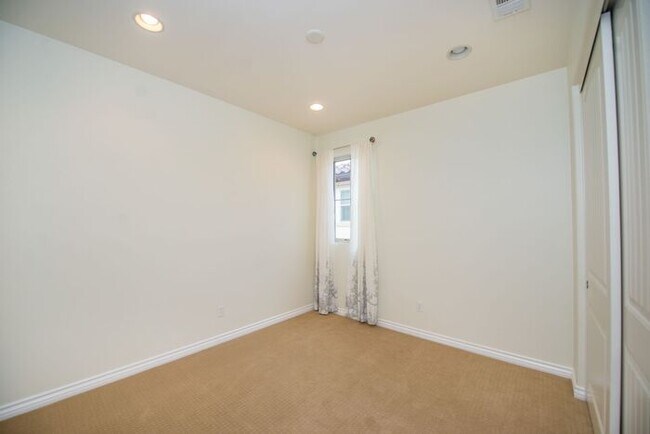 Building Photo - Pacific Shores