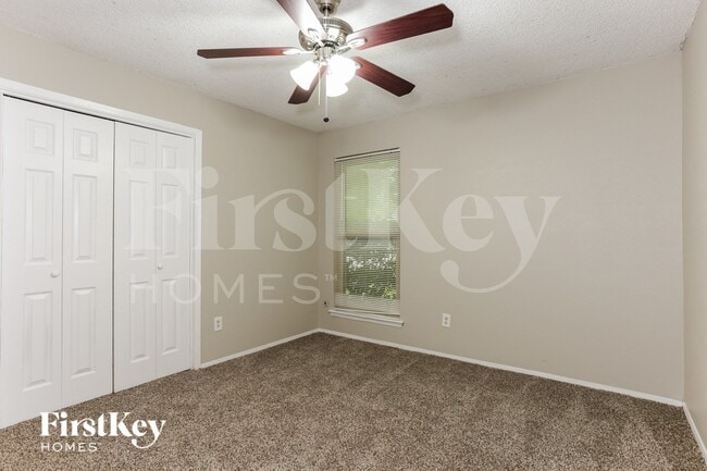 Building Photo - 604 Circleview Dr