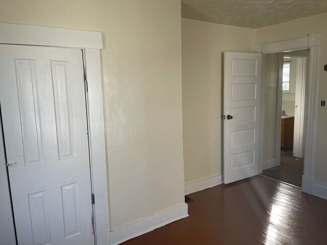 Building Photo - 132 Pleasant Ave
