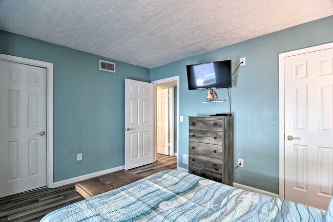 Building Photo - 8931 Blind Pass Rd