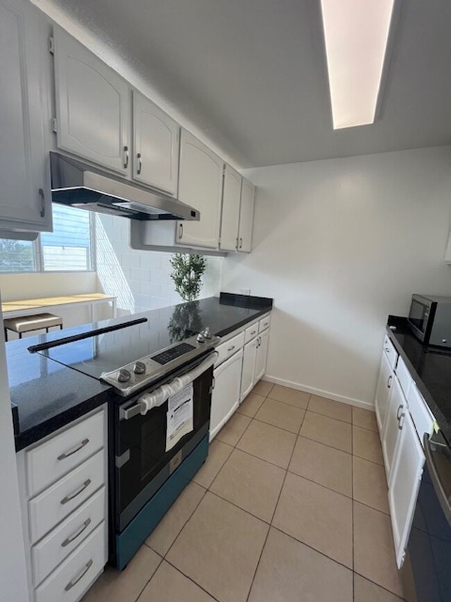 Building Photo - Mililani Town 2 bed/1 bath Apartment