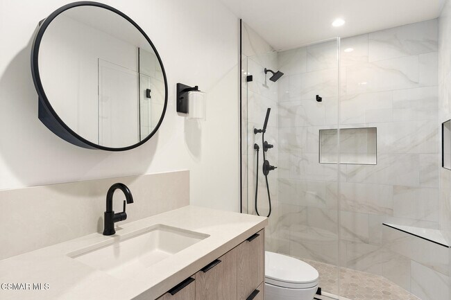 Building Photo - 84 Sunny Vista Ave