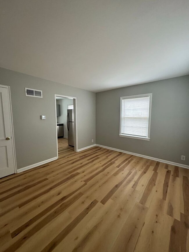 Building Photo - Cozy & Updated Duplex – Close to UMKC, Rockhurst & More