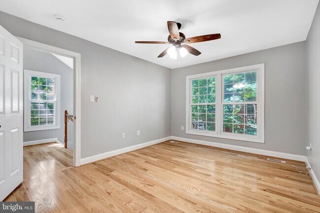 Building Photo - 2540 S Walter Reed Dr