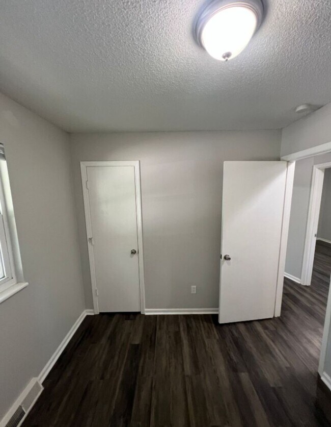 Building Photo - Charming 3 Bedroom Home with Finished Base...