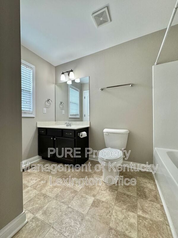 Building Photo - 2056 Drummond Dr