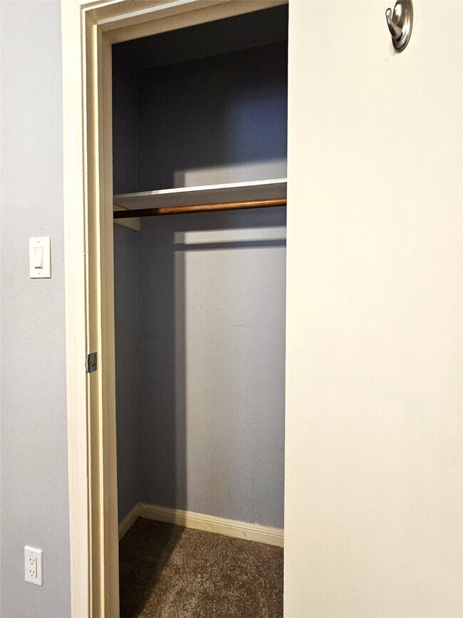 Building Photo - 11710 Southlake Dr