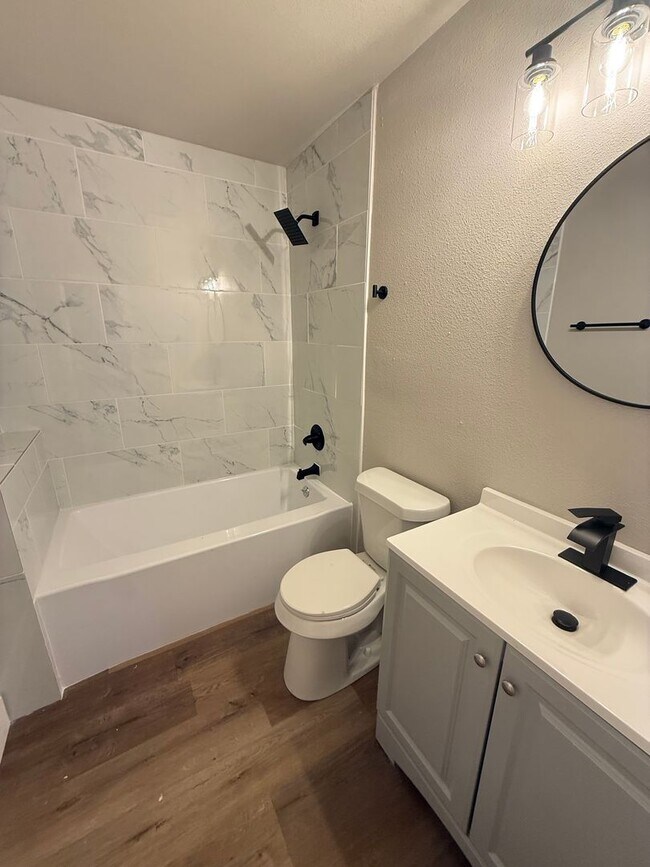 Building Photo - Beautiful Bungalow