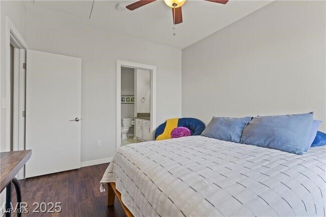 Building Photo - 7143 S Durango Dr