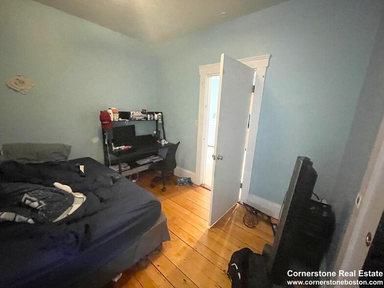 Building Photo - 1572 Tremont St