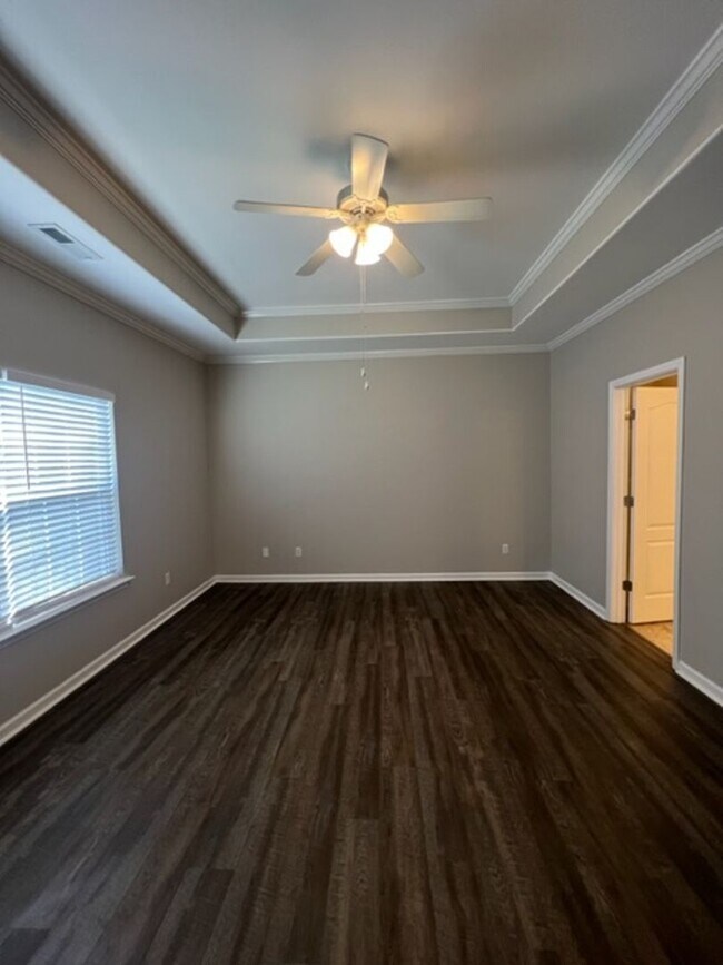 Building Photo - 4 bedroom home with fenced backyard locate...