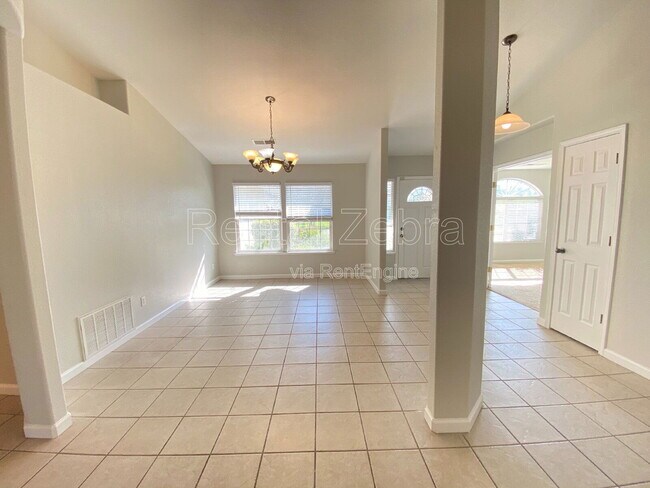 Building Photo - 1239 El Portal Dr