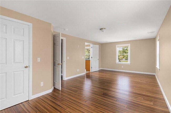 Building Photo - 275 Union Ave