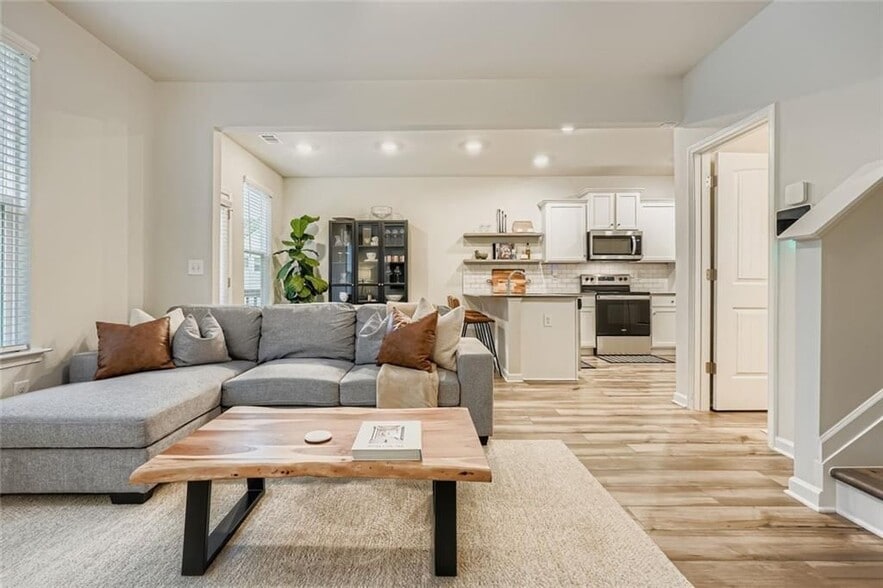 Building Photo - 4630 Blake Lp