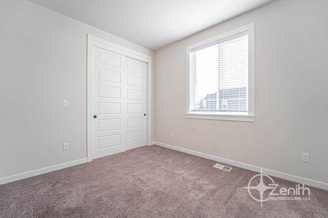 Building Photo - Move In By 12/31 + Pay No Rent Until Febru...