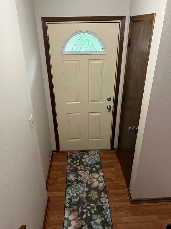 Building Photo - 3 Bedroom Duplex on South Side of Des Moines Available!