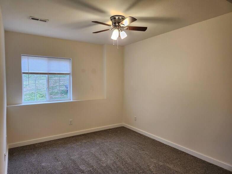 Building Photo - 1006 N 24th St