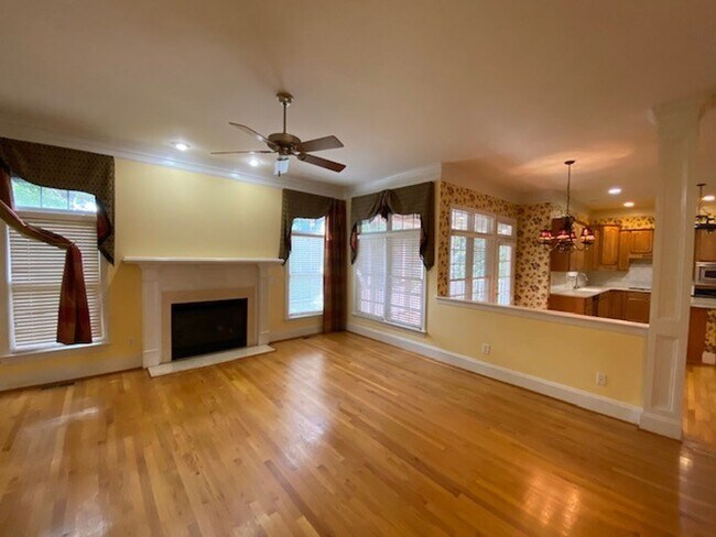 Building Photo - 131 Barclay Valley Dr