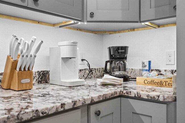 Building Photo - 605 Kemp St