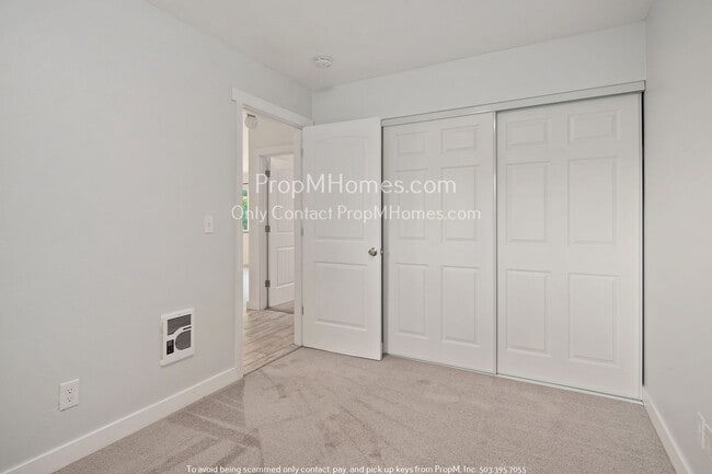Building Photo - Updated Two Bedroom Duplex in SE!