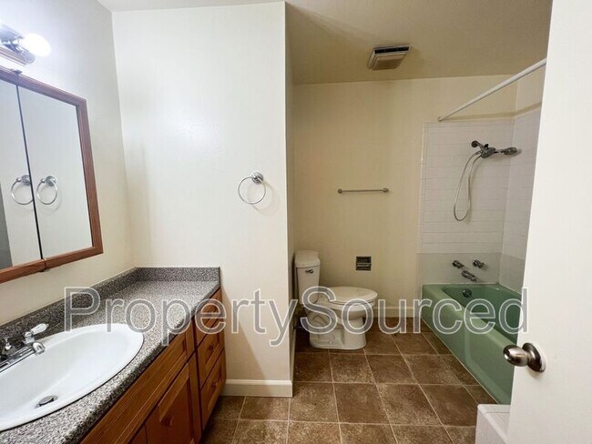 Building Photo - 320 E Granada Way