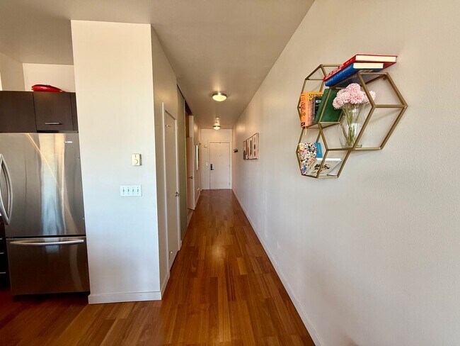 Building Photo - Ruby Condominiums - Eastlake