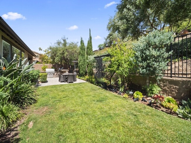 Building Photo - Showing Times: to schedule a viewing, please call & contact us