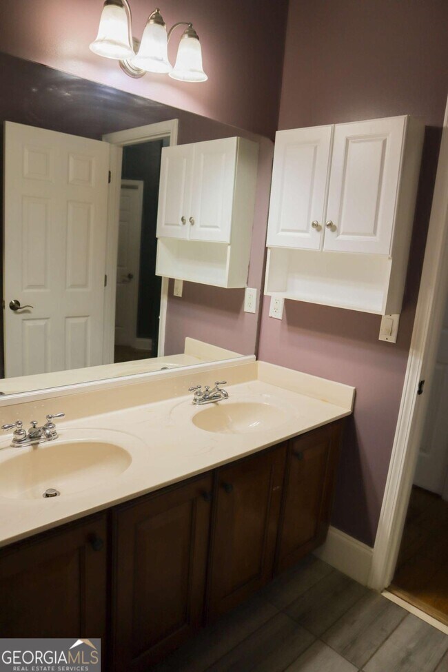 Building Photo - 1526 Lechemin Dr