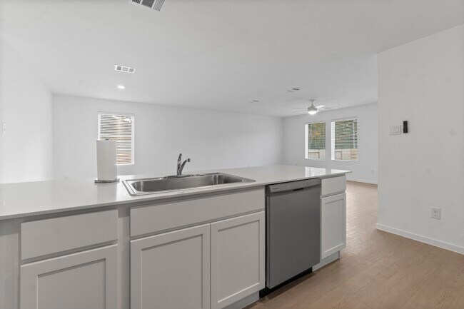 Building Photo - 16031 Tallis Dr