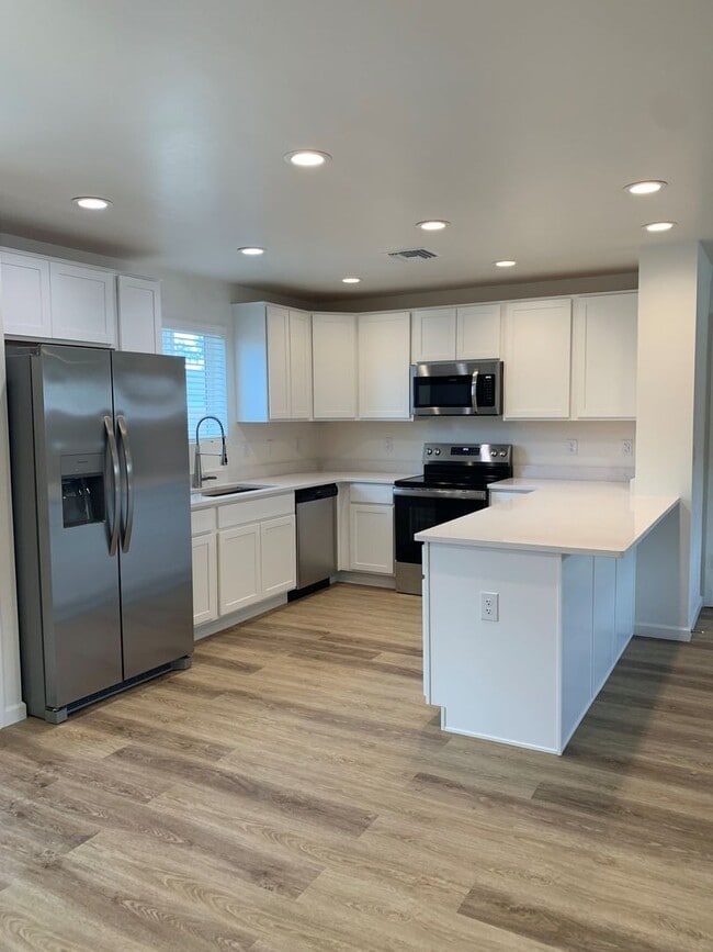 Building Photo - 2494 S Clovis Place-