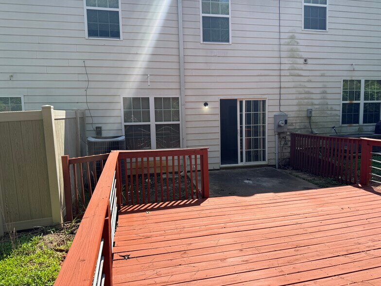 Building Photo - 165 Shenandoah Dr