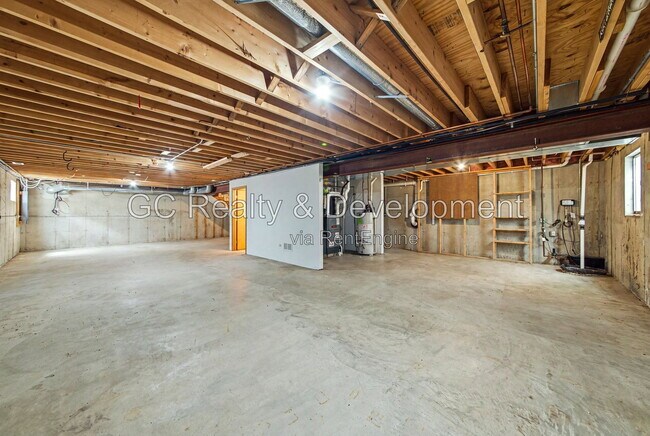 Building Photo - 1007 Forest Dr