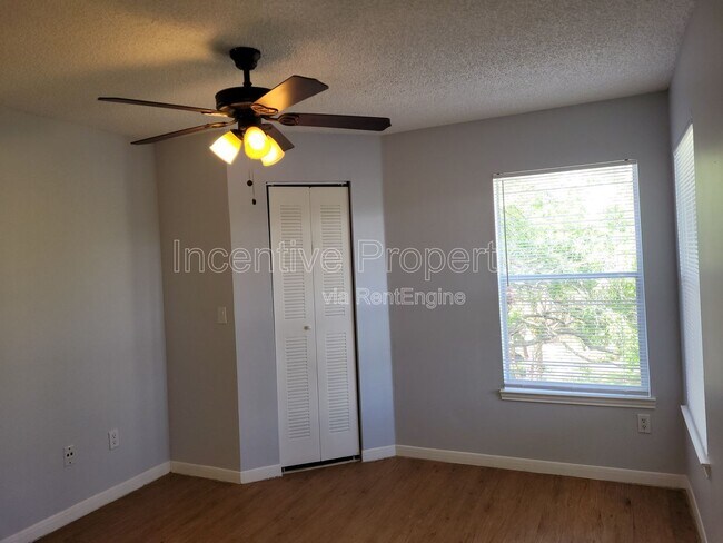 Building Photo - 2533 Grassy Point Dr