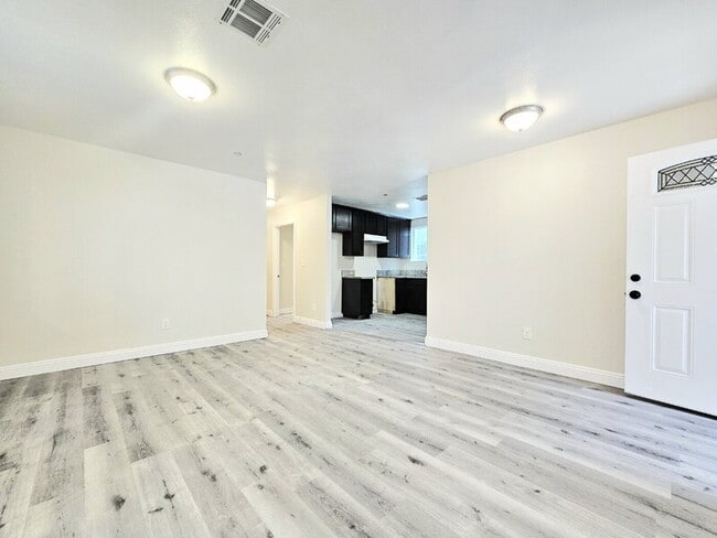 Building Photo - 321 E 103rd St