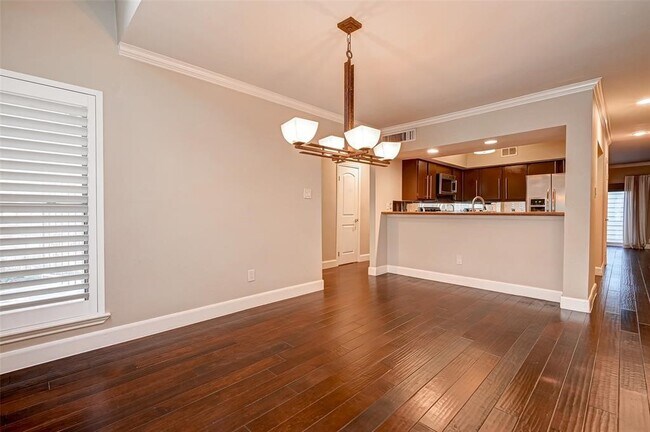 Building Photo - 1926 Augusta Dr