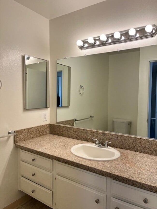 Building Photo - Todd Ranch Condo