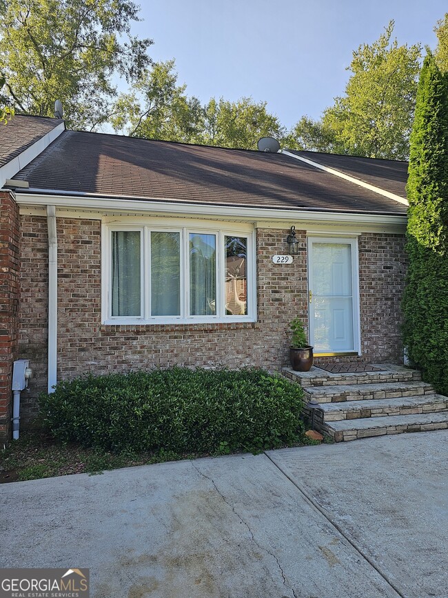 Building Photo - 229 Flat Creek Ct