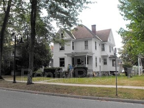 Building Photo - 810 S University Ave