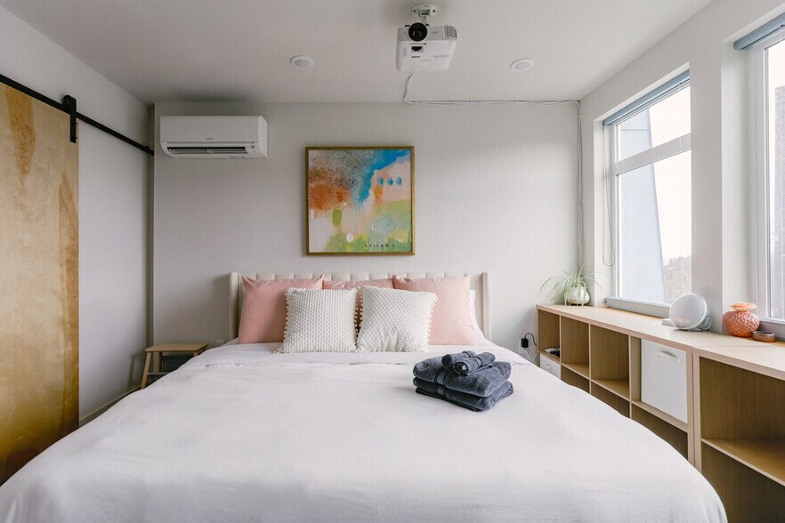 Building Photo - 4738 35th Ave S