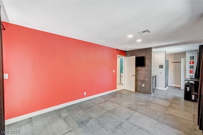 Building Photo - 4153 Woodcrest Rd