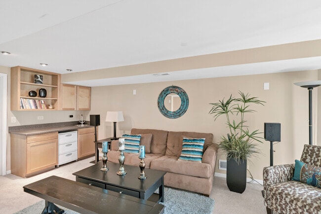 Building Photo - 1263 Tamarack Dr