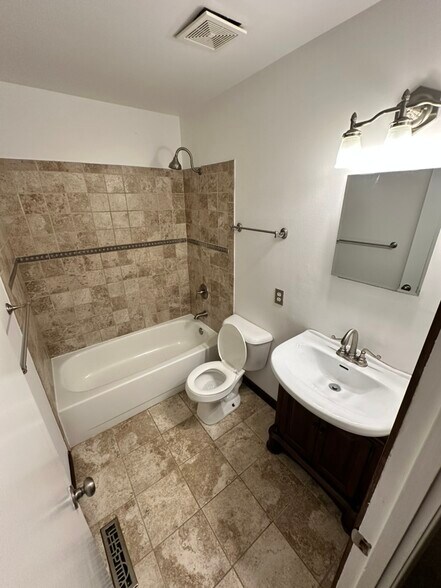 Building Photo - 1512 Skirmish Run Dr