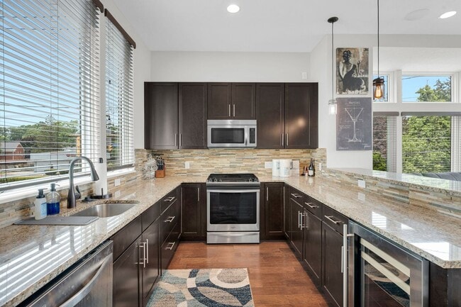 Building Photo - Beautiful Furnished 1 bedroom unit in Fair...