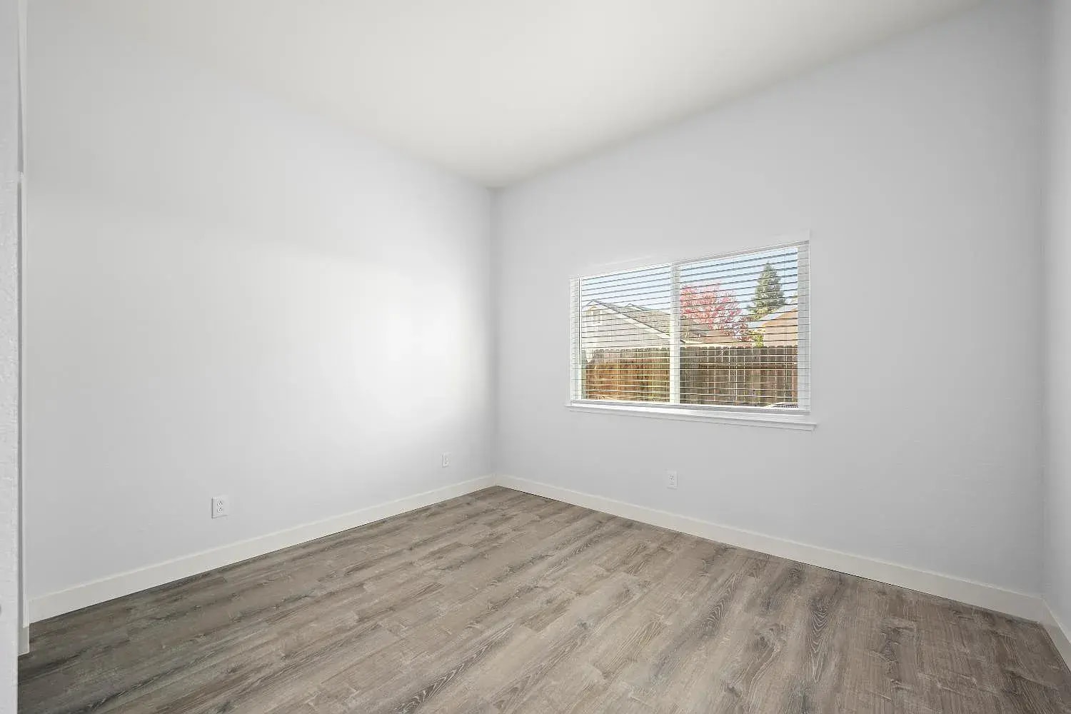 Building Photo - 6643 Laguna Park Dr