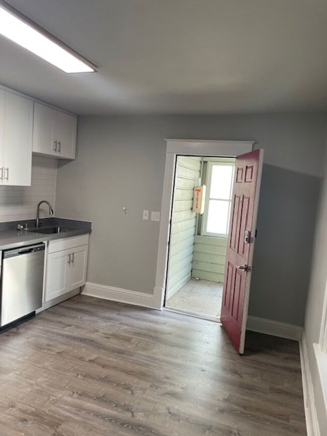 Interior Photo - Farrah Apartments