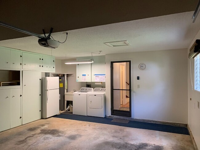 Building Photo - Hokuloa C - 3 bedroom, 3 bath townhouse w/...