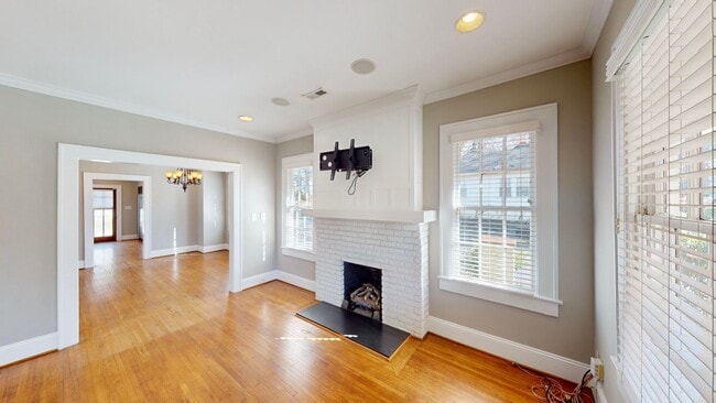 Building Photo - 2100 Rozzelles Ferry Rd