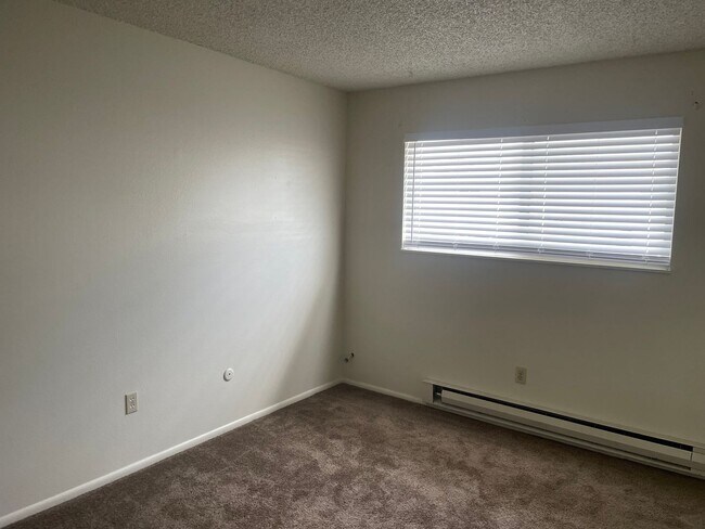 Building Photo - 482 Smithridge Park